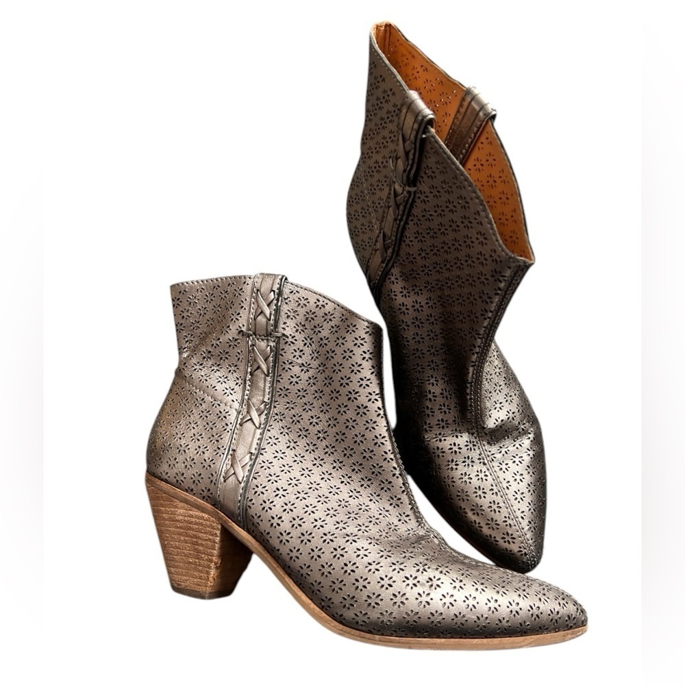 Frye & Co. Maley Perf Bootie 71504 Womens Gray Leather Ankle & Booties Boots, 6